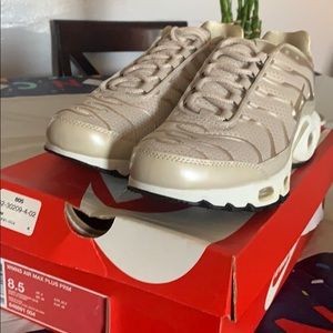 Brand New woman’s air max